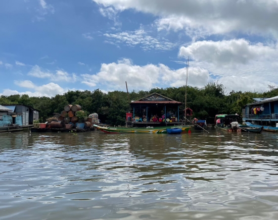 東南アジア最大の湖「トンレサップ湖（チュンクニア）」と庶民の台所「オールド・マーケット」<午前発>